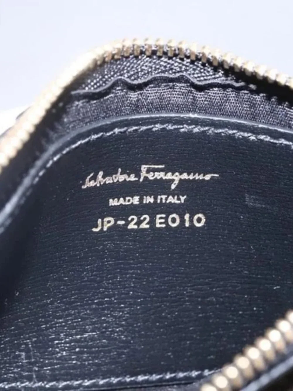 Salvatore Ferragamo Vala Card Case Leather Black Gold Auth BA8463